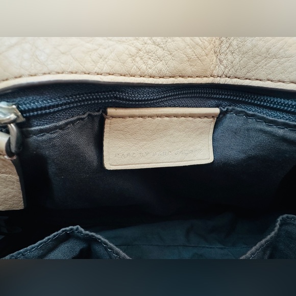 MARC by Marc Jacobs New Q Natasha Leather Crossbody Bag - Nude - Picture 7 of 12